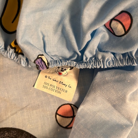 Twin size fitted bed sheet
The Disney company vintage Minnie and Mickie - Picture 5 of 6